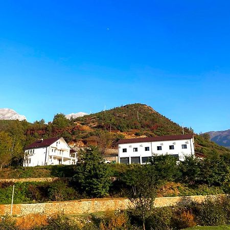 Guesthouse Tropoje E Vjeter Bagian luar foto