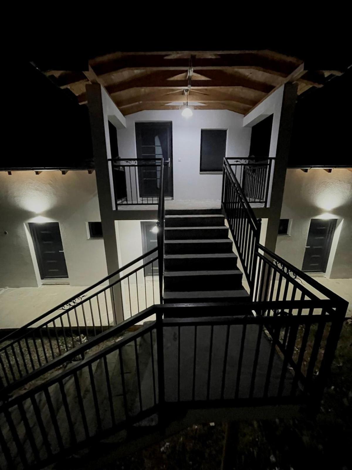 Guesthouse Tropoje E Vjeter Bagian luar foto